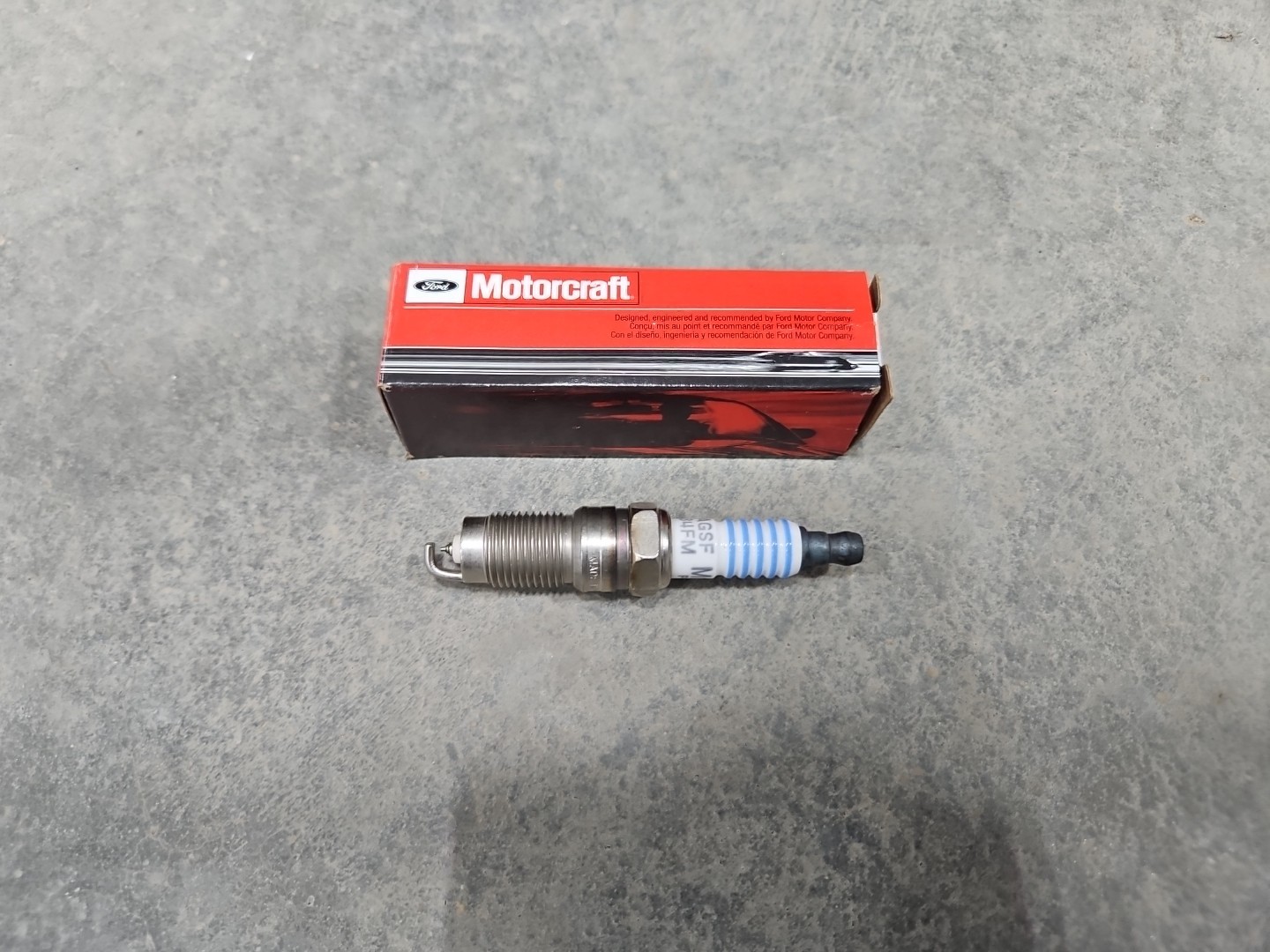 New Genuine Spark Plug  Motorcraft  SP504 AGSF34FM