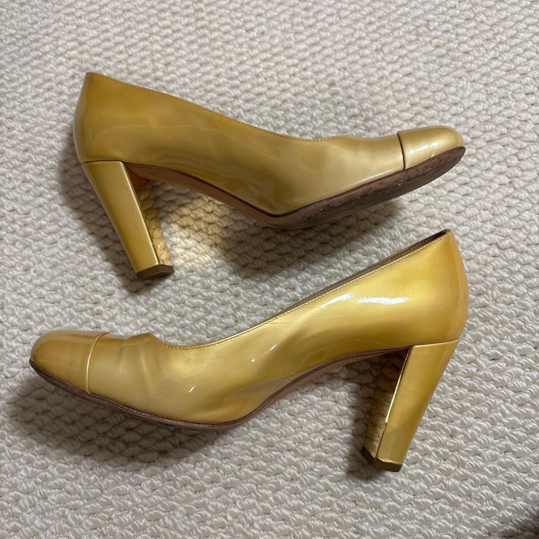 Chanel Mid-Heel Pumps Gold Patent Leather Size 36 US About 6 For Women thumbnail 4