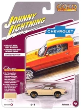 Johnny Lightning 1975 Chevy Camaro Cream Beige 1:64 Die-cast