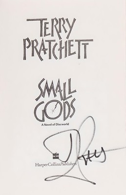 TERRY PRATCHETT signierte ''kleine Götter'' Seite - Autor / Schriftsteller - 12''x8'' Nachdruck