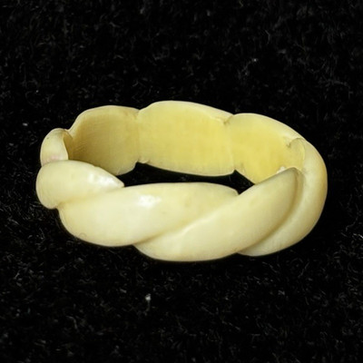 Carved Twist Band Ring Size 7 No Stone Ivory Tone Twisted Band Style