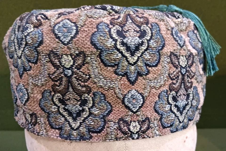 SMOKING CAP Repro 1800's Victorian Style Tan, Gold & Green  Metal  Button Size L - Image 2 of 4