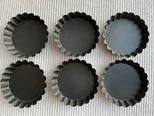 6 HEAVY DUTY STACKABLE FLUTED TARTLET FORMS 4" DIAMETER NON STICK FINISH 3/4" HT