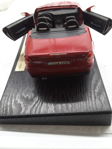 Maisto MERCEDES Benz SLK-320 Die CAST Red Sedan Model Car with Wood look Stand - Picture 7 of 9