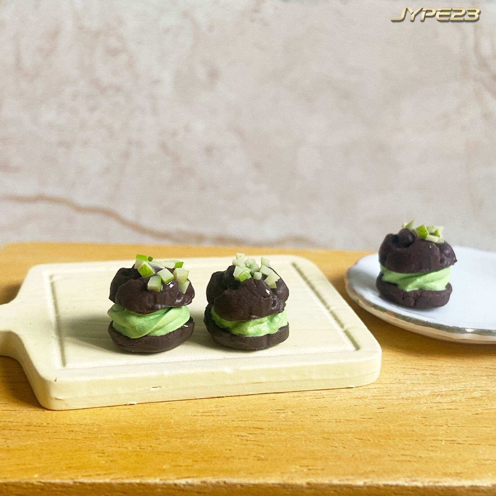 2 Stk 1:12 Maßstab Puppenhaus Miniatur Schoko-Matcha Kuchen Dessert Set