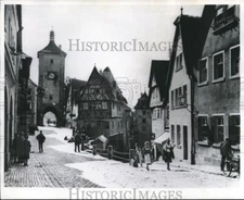 1968 Press Photo The Quaint streets of Rothenburg, Germany at Milwaukee Museum