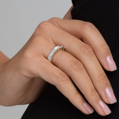 Radiant Cut 4 Kt Lab Grown 14K Gelbgold Diamant Eternity Bands Ring 4,5 mm