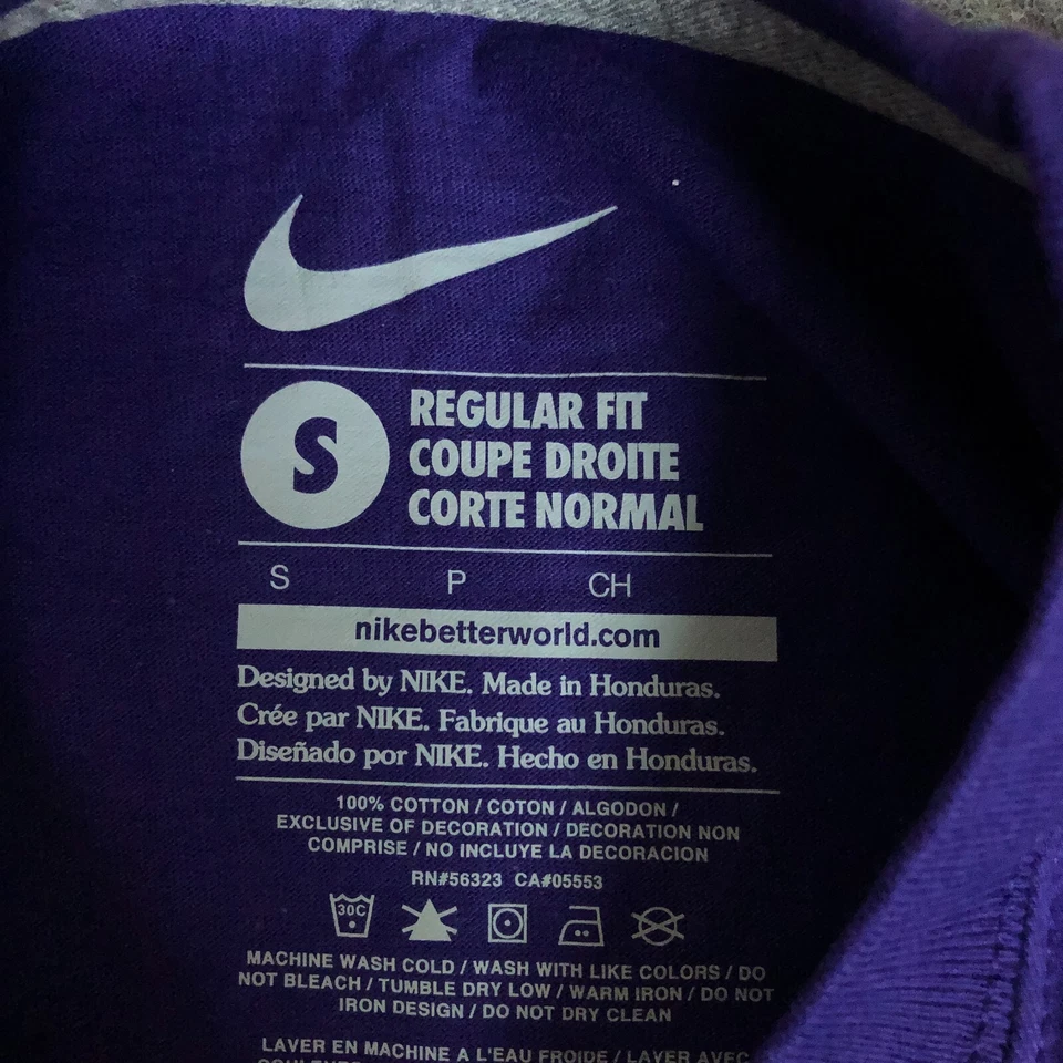 Kansas State Wildcats Hombres Camisa Pequeña Nike Púrpura Blanca Camiseta Manga Corta Remo Foto 3 de 4