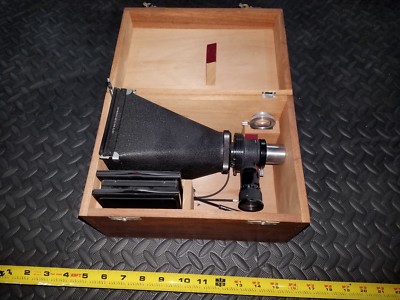 RARE LEICA E. LEITZ WETZLAR MAKAM 1X WITH ACCESSORIES, GERMANY  Wood box antique