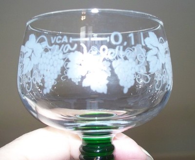 SET OF 8 VINTAGE VCA 0.1 FRENCH LUMINARC BEEHIVE GREEN GLASS ETCHED 4.5'' TALL