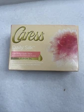 Soap Caress Daily Silk Floral Fusion Oil Essence Silky Soft Skin Bar  4oz 1 Bar