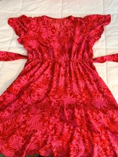 Red/pink floral print dress with tie waist #floraldress