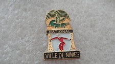 PIN S BOULES PETANQUE.  NATIONAL DE NIMES