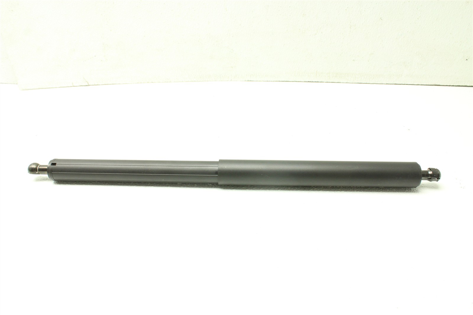 2025 McLaren Artura Right Door Lift Cylinder Sturt 16AF034CP