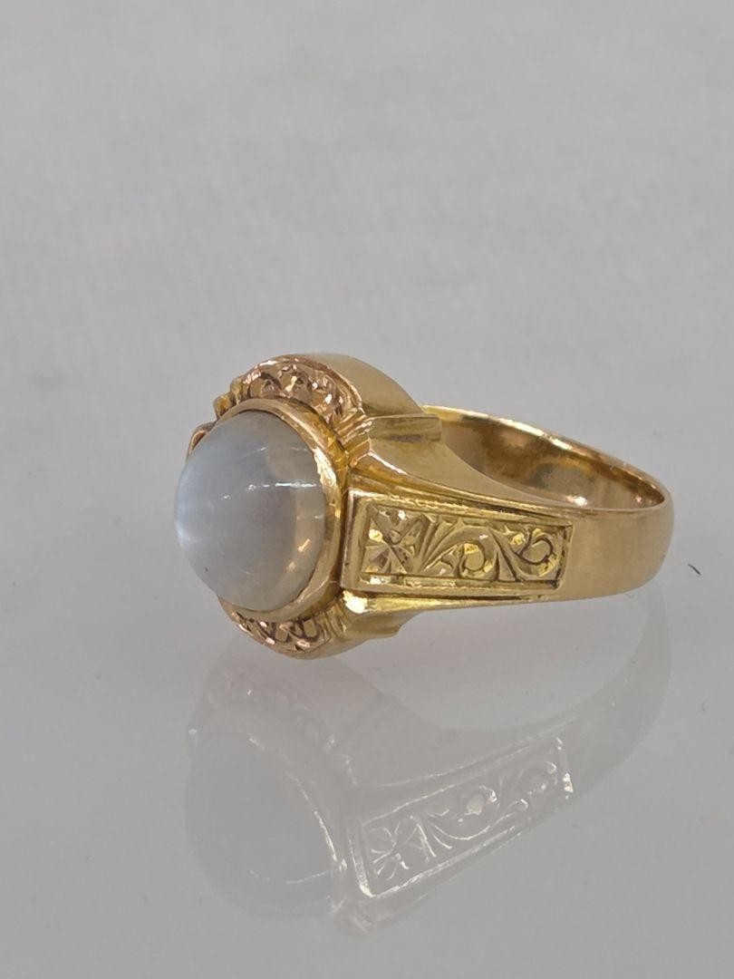 Beautiful 1930's Chinese 18k Gold & Moonstone ring Size 7.5