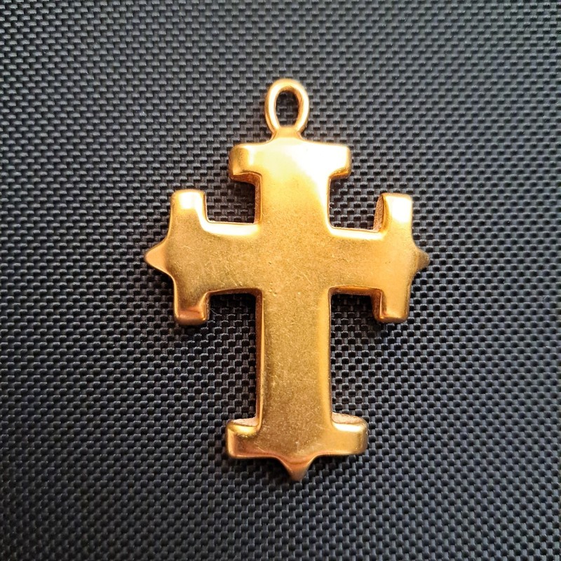 Robert Lee Morris RLM Gold Tone Metal Brutalist Craftsman Art Cross Pendant VTG