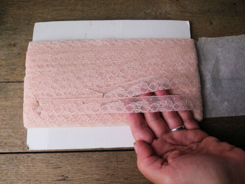 Vintage French lace trim, rose-pink with floral design, complete batch 66 mtrs   - Photo 1/12