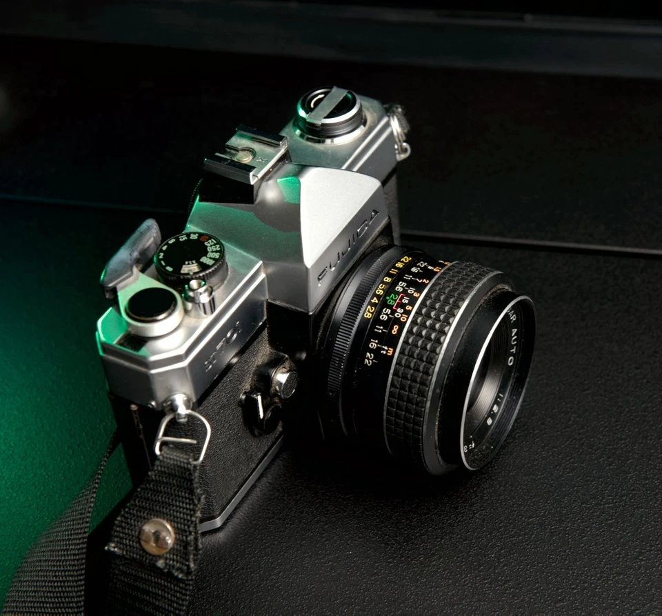 Cámara Fujica ST701 35 mm vintage con lente 1:2,8 35 mm negra y plateada SIN PROBAR Foto 3 de 4