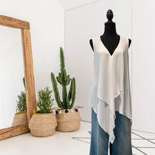 Venus Women’s M Asymmetrical Sleeveless V-Neck Lightweight Tunic Top White