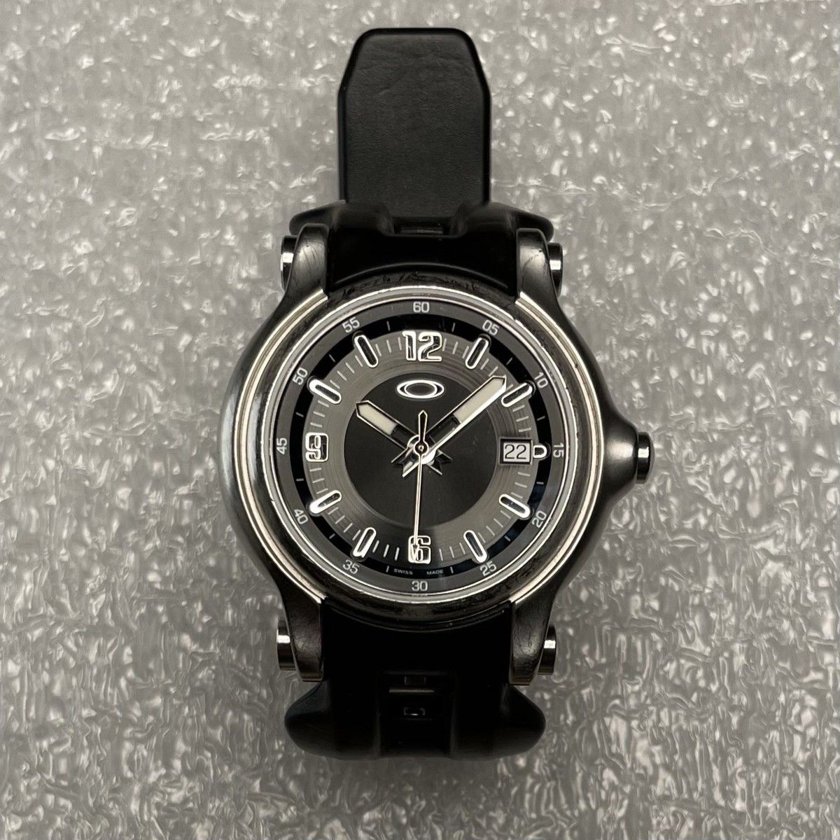 OAKLEY HOLESHOT 3 HAND SMALL WATCH. Swiss Made. +Batteries. Check