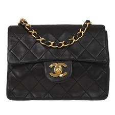 ACQUISTA Borsa a tracolla Chanel nera in pelle di agnello mini classica con patta quadrata 17 NQ02605