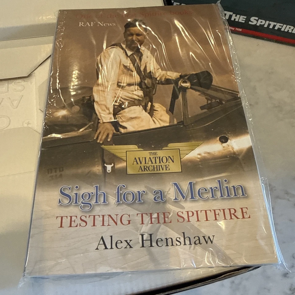 Corgi 1/32 AA33908 Supermarine Type 300- Prototype Spitfire, May 1936 2126/2370 - Image 2 of 4