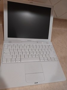 Réparation d'un iBook G4 – alimentation défectueuse | [macrostuff