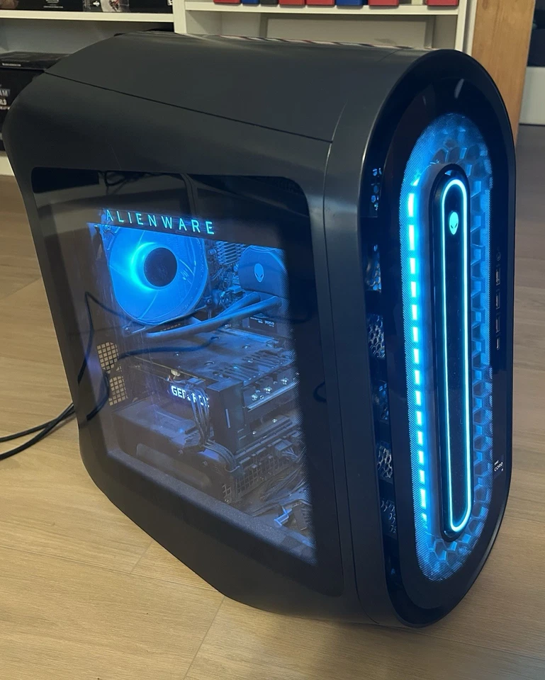 Alienware Aurora R13 / i9-12900F / GeForceRTX 3060 / 32 GB RAM