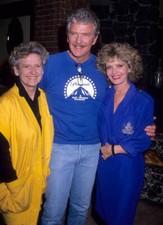 Ann B. Davis, actor Robert Reed and Florence Henderson atten - 1989 Old Photo 6