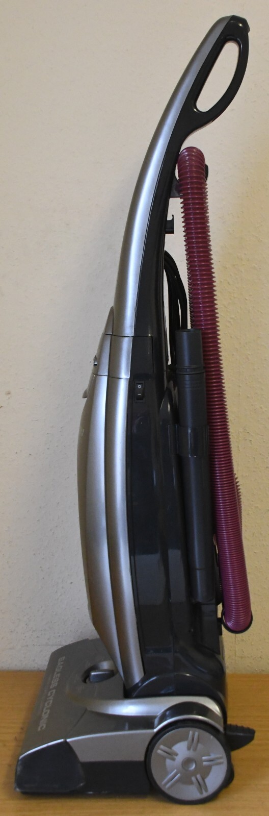 Morphy Richards Cyclonic Bagless Vacuum Cleaner with Essentials Pets