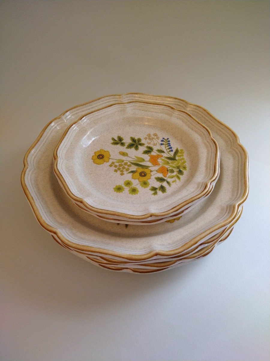 MIKASA Garden Club FRESH FLORAL Dinner Salad Plates Vintage 1970s  Stoneware