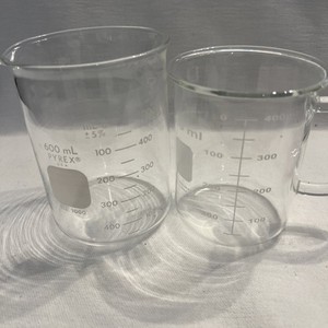 2 Pyrex Beaker, 600 ml, Item No. 1000 & Pyrex 400 ML NEW
