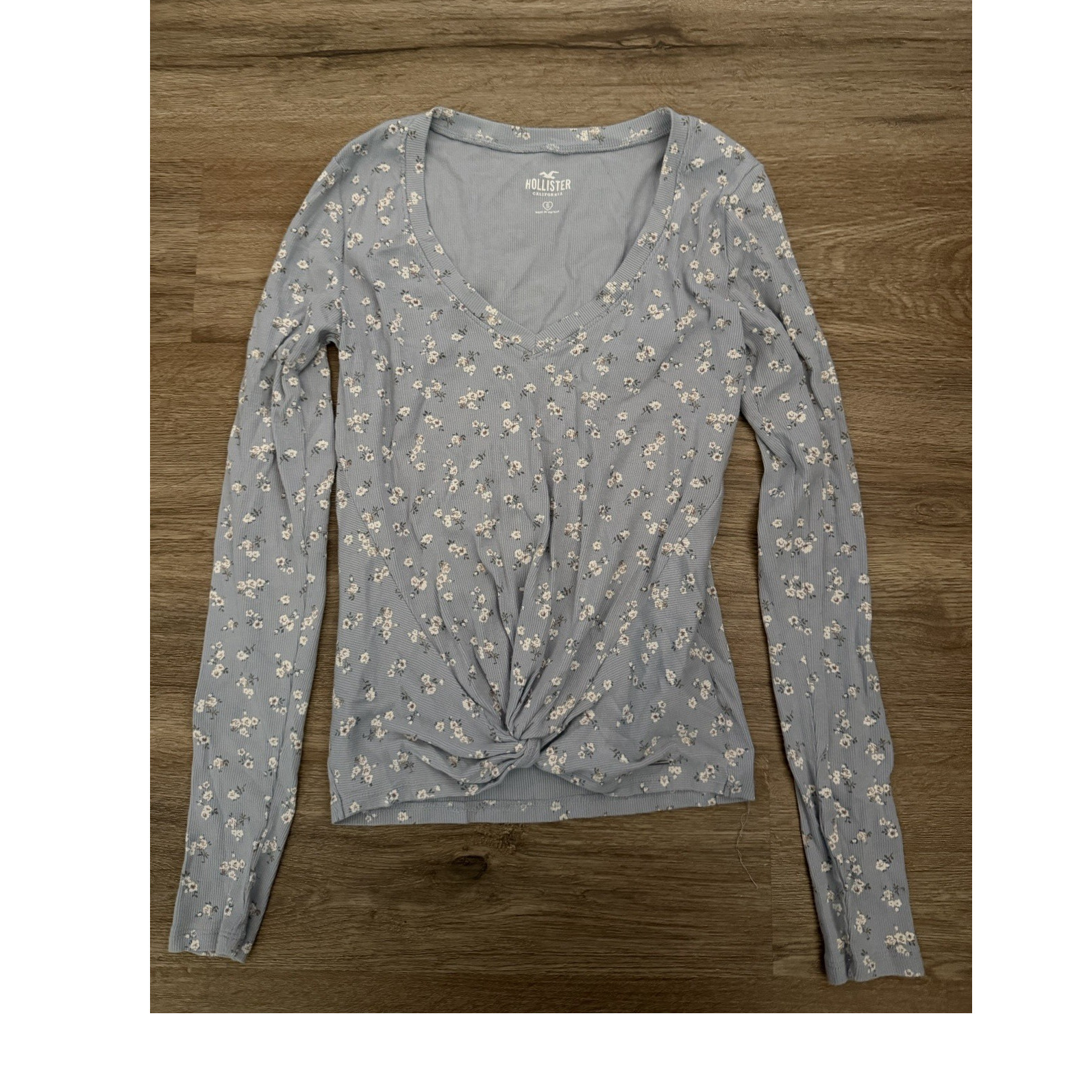 Hollister Women's Blue Floral Twist Front Long Sleeve T-Shirt Size M