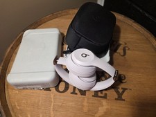 Beats Solo 4 True Wireless On-Ear Headphones Warm Lilac Workout Gym Open Box 