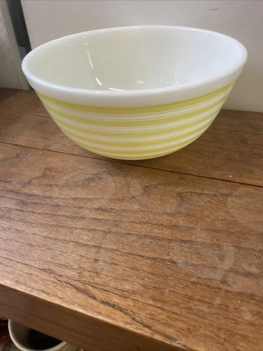 Vintage 2.5 Qt Pyrex #403 Yellow Stripe Mixing Bowl 1965-67