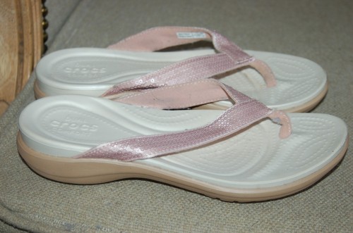 WOMEN'S CROCS CAPRI 5 V BEIGE CREAM PINK SEQUIN FLIP FLOP SANDAL 6