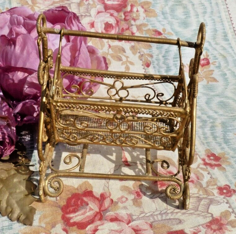 Berceau Miniature Vintage En Métal Façon Rotin Pour Maison De Poupée, Occasion