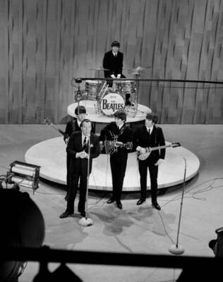 American Television Host Ed Sullivan Introduces The Beatles 1964 OLD PHOTO