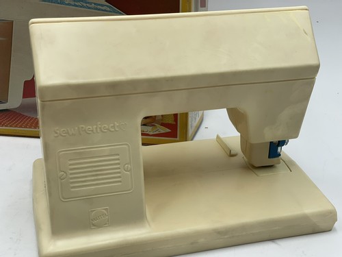 Vintage Mattel Sew Perfect Sewing Machine/ Patterns 1976 New Old Stock CN - Picture 11 of 11