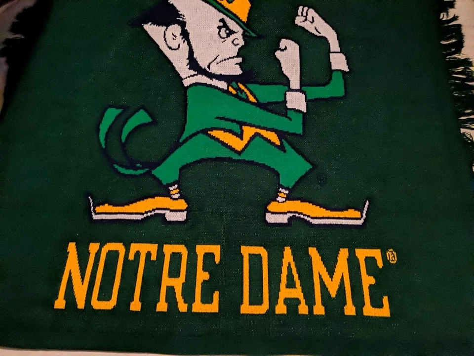  Manta de Colección J.C. Prendas de Punto Notre Dame Lucha Irlandesa Borde con Flecos 5'x 5' Foto 3 de 4