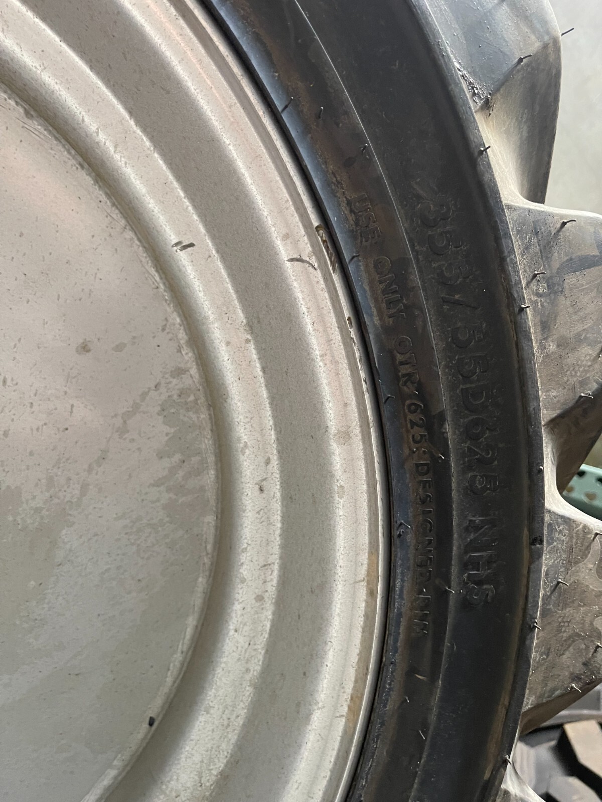 355/55D625 NEW TAKE OFF OTR FOAM FILLED TIREJLG 600A, 600AJ4520345/