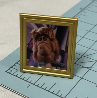 NECA Ultimate ALF 1/12 Figure Picture Frame Gold  Kick Stand Custom Part Diorama
