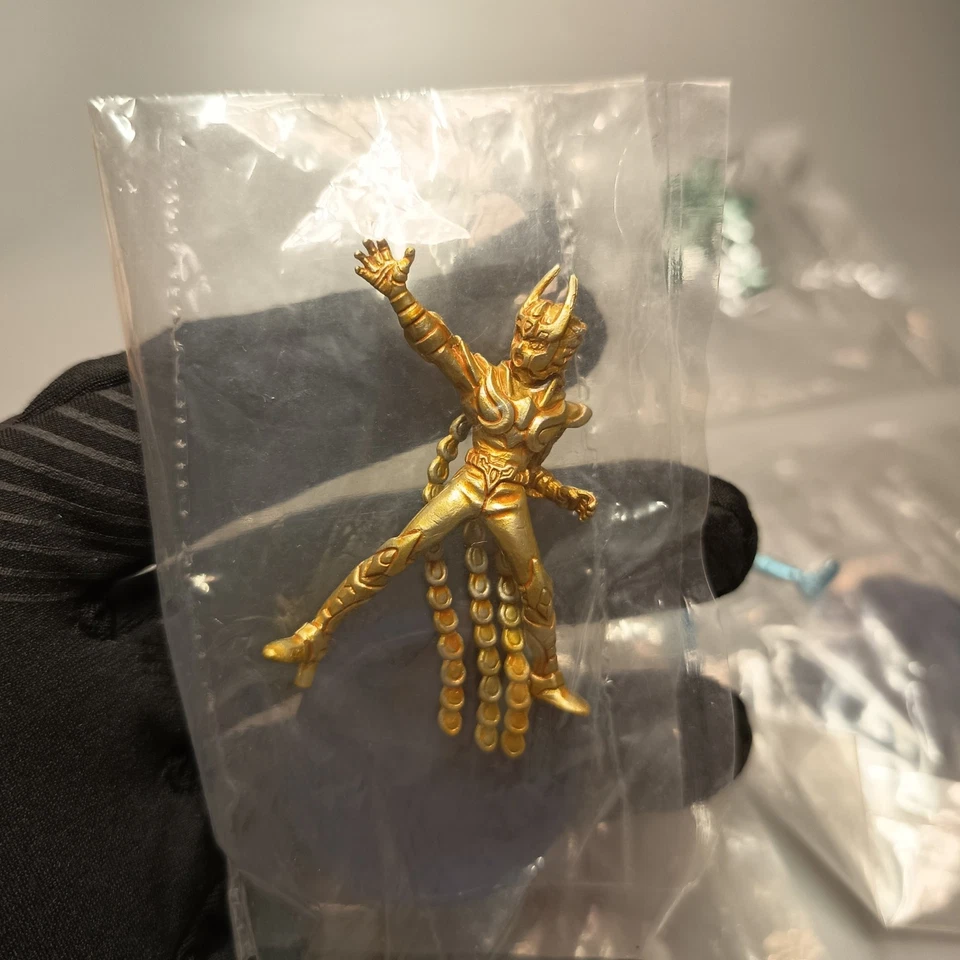 Lote miniatura de 5 mini bonecos Bandai Saint Seiya Saint Cloth PEGASUS PHOENIX - Imagem 2 de 4