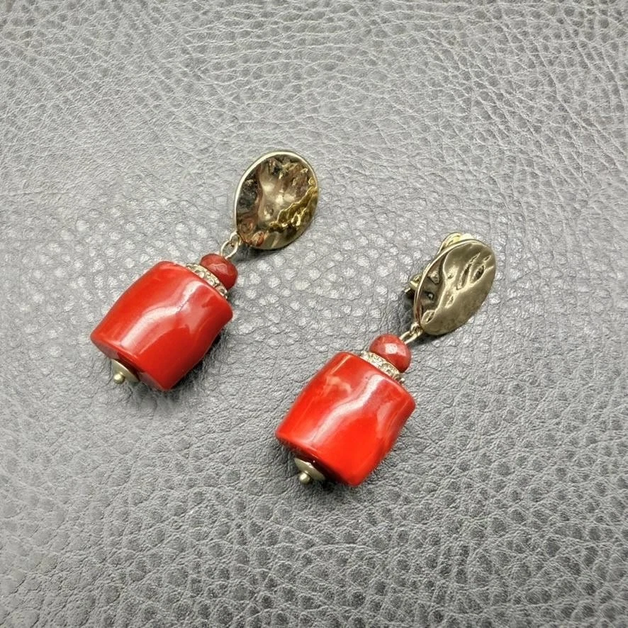 Pendientes de clip Chico's con cuentas colgantes tono dorado distintivo bisutería Foto 2 de 4