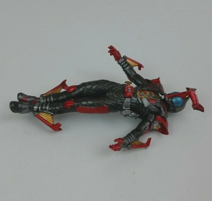 Boneco de vinil Bandai Kamen Masked Rider Kabuto Flying 3,5" raro - Imagem 4 de 4