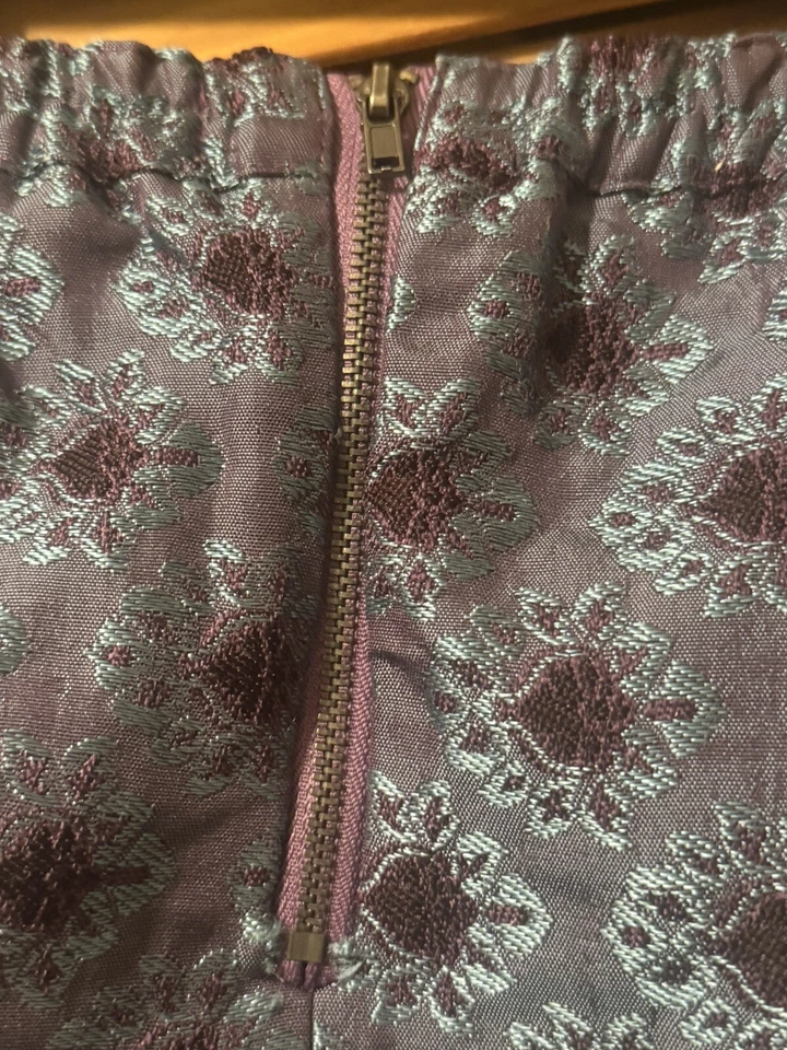 Minifalda formal de brocado de metal forrada floral púrpura y azul Peek Girls; XL (10) Foto 4 de 4