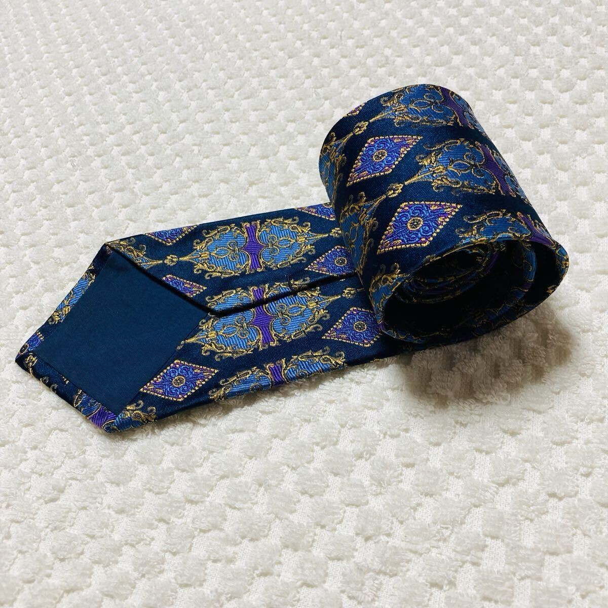 beautiful GIANNI VERSACE Tie Jewelry Decoration All over pattern 100 Silk Mad thumbnail 3