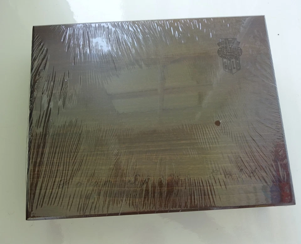 1992 Classic Four Sport Gold Limited Edition Set Shaq Autograph & Others /9500 - Image 3 of 4