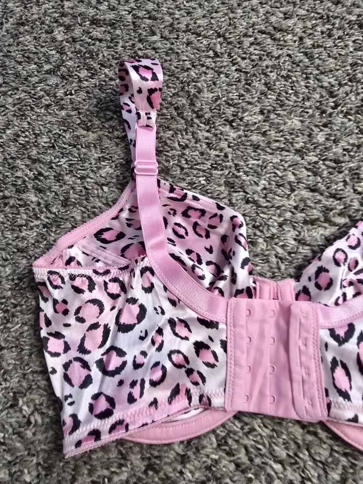 Sutiã Victoria's Secret segunda pele cetim sem forro 34DD rosa estampa de leopardo vintage  - Imagem 4 de 4