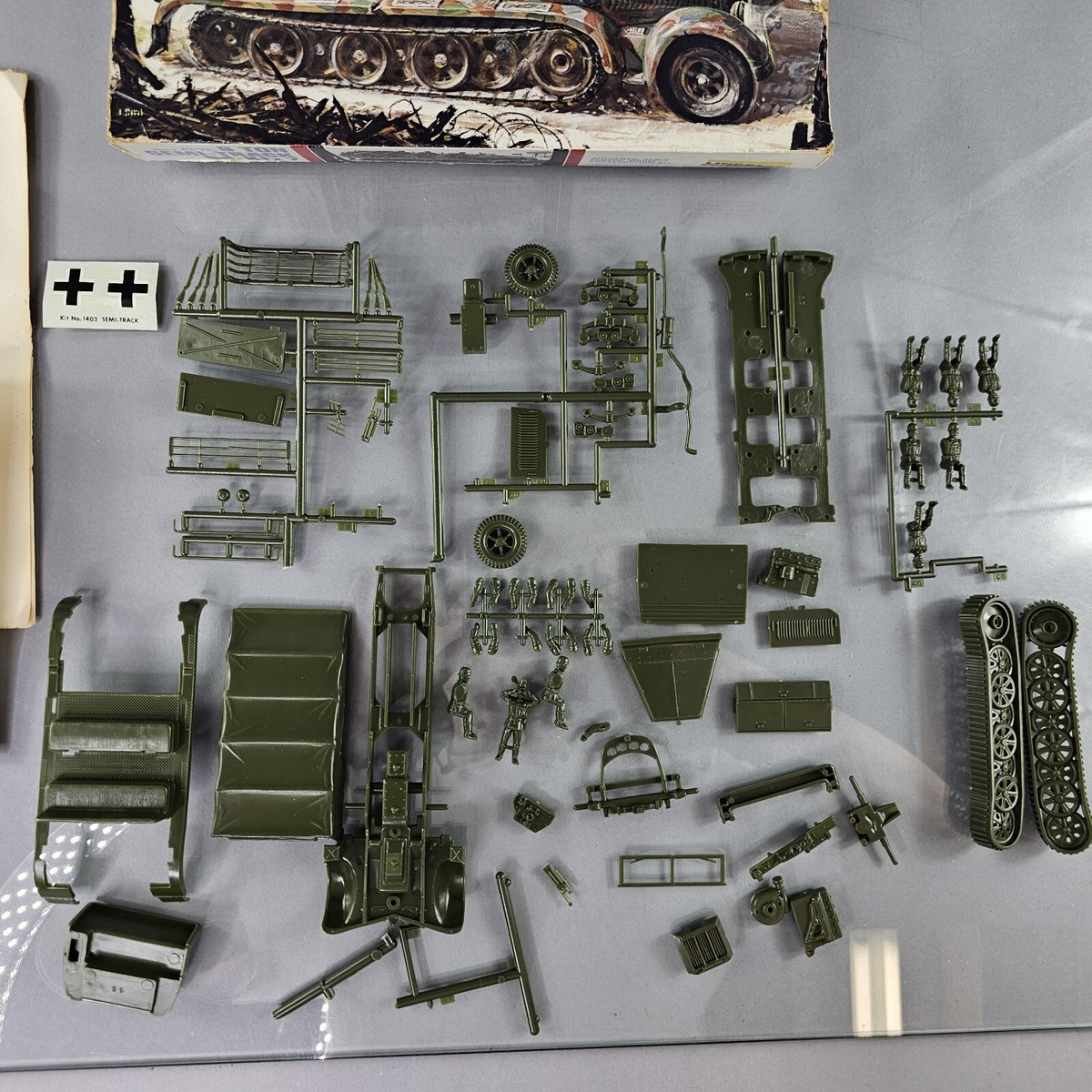 Lindberg Sd.Kfz.7 8 Ton Semi-Track WWII German 1:40 Scale